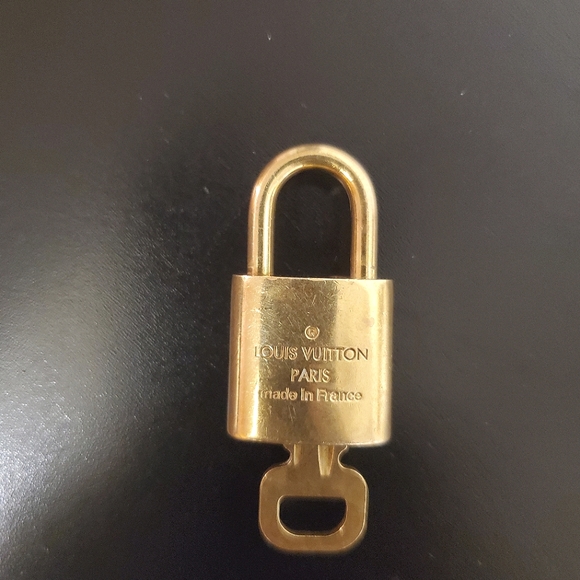 Louis Vuitton #339 lock/key - Picture 4 of 6